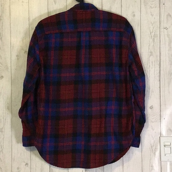 GUC Women’s XS (fits more like M) Flannel Levi’s Shirt - Picture 2 of 5
